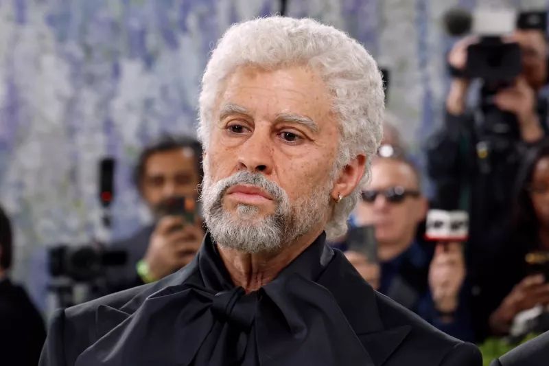 ¿Bad Bunny con 80 años? El secreto detrás de su impactante transformación en la Met Gala