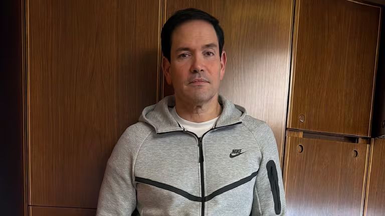 ¿Coincidencia o burla? El polémico look de Marco Rubio en el Air Force One que imita a Maduro