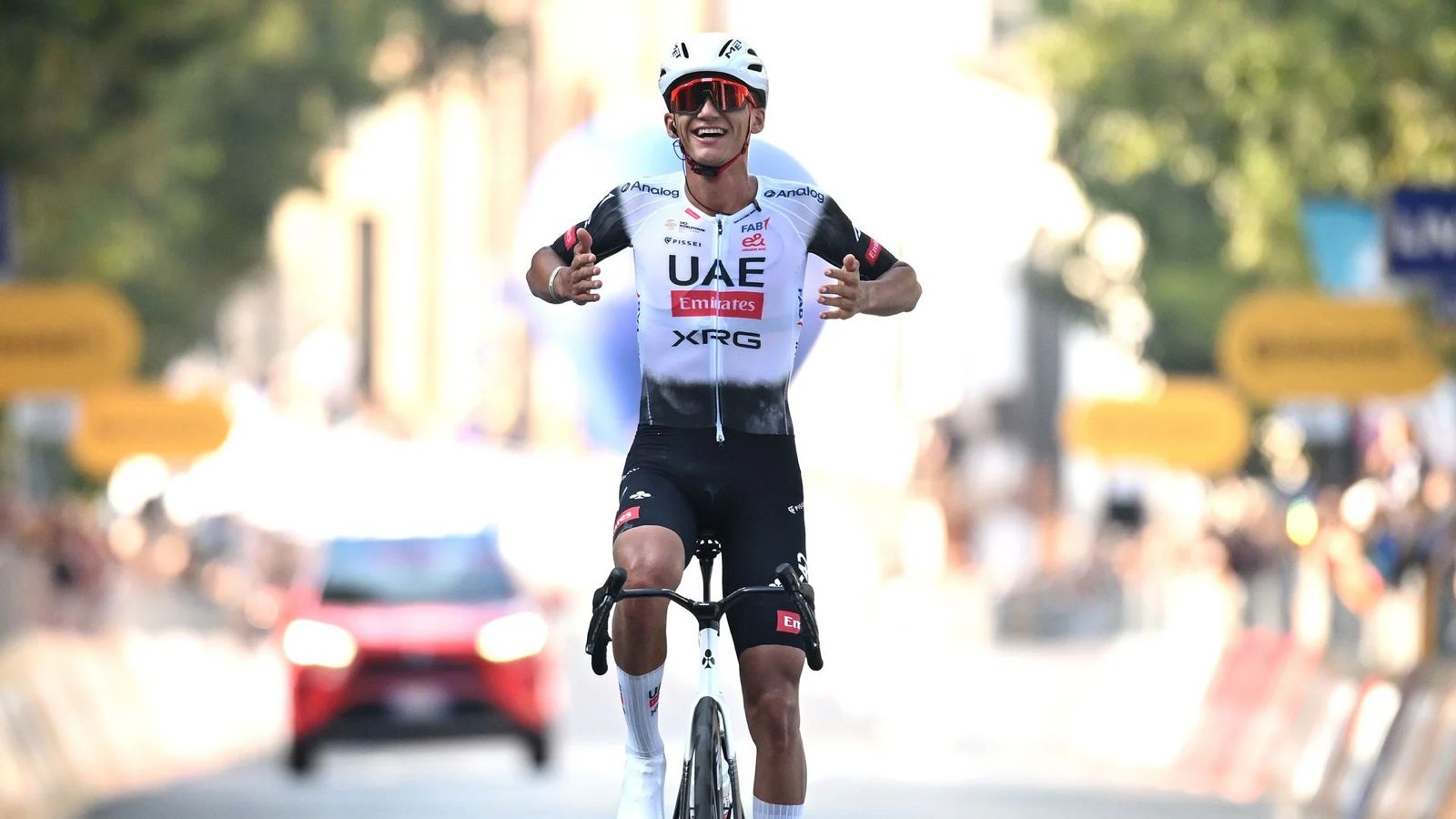 Isaac del Toro firma una nueva victoria y vuelve al Top 3 mundial